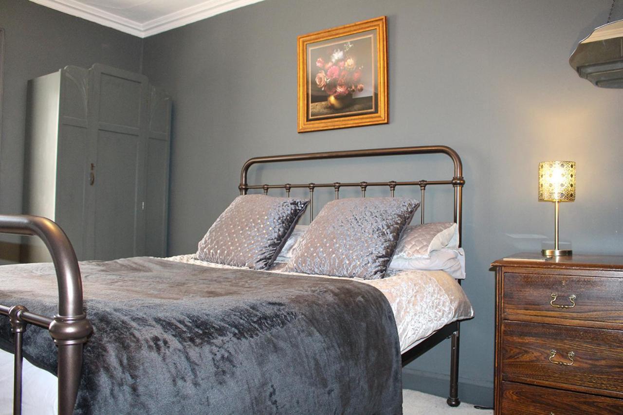 Clan Ross - 3 Bed, Spacious Georgian Home สเตอร์ลิง ภายนอก รูปภาพ
